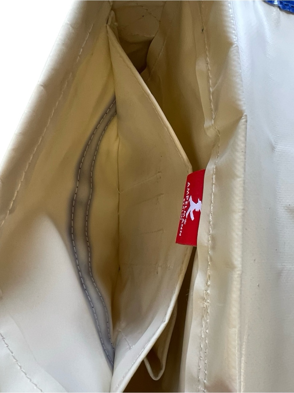 *RARE* ANA All Nippon Airways x Ampelmann Berlin Seatbelt-Strap Crossbody Bag - Picture 7 of 13
